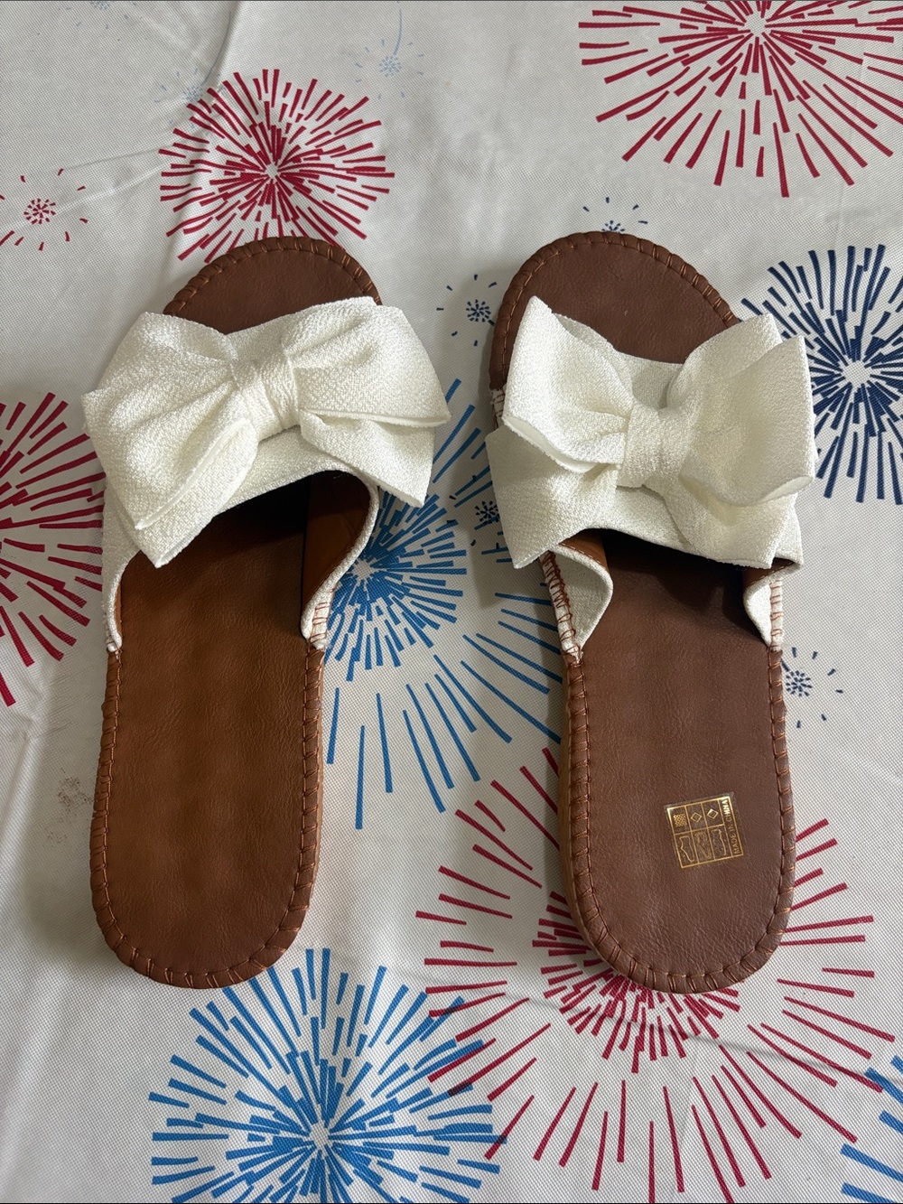 NWOT white bow sandals